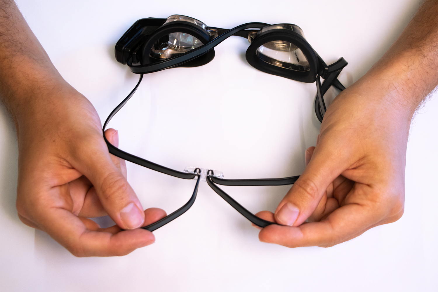 How do I change the goggles' strap? – FORM Support Center